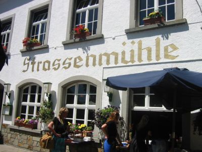 Die L&uuml;mmelz bei der Neuer&ouml;ffnung der Stra&szlig;enm&uuml;hle 2005
