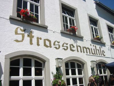 Die L&uuml;mmelz bei der Neuer&ouml;ffnung der Stra&szlig;enm&uuml;hle 2005
